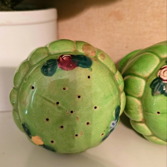 Vintage Kitchen Green Japanese Majolica Style Shaker Salt and Pepper Shakers - Picture 6 of 9